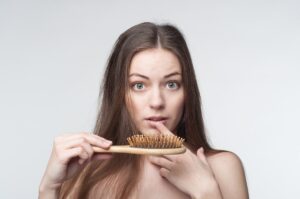 3 razones por las que se te cae el cabello a velocidad TURBO